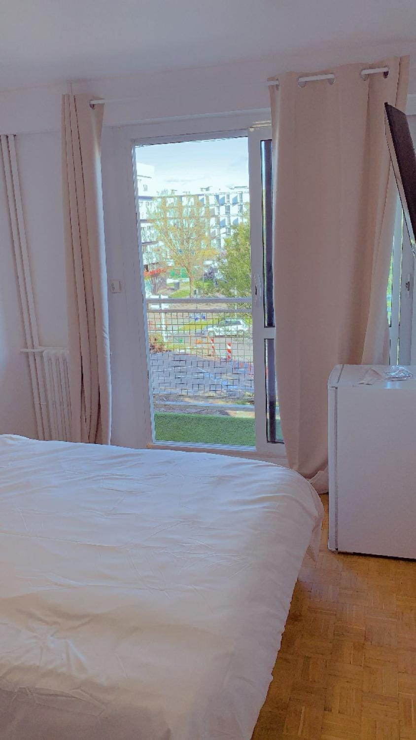 Bed, View (from property/room), Balcony/Terrace, Photo of the whole room, Bedroom