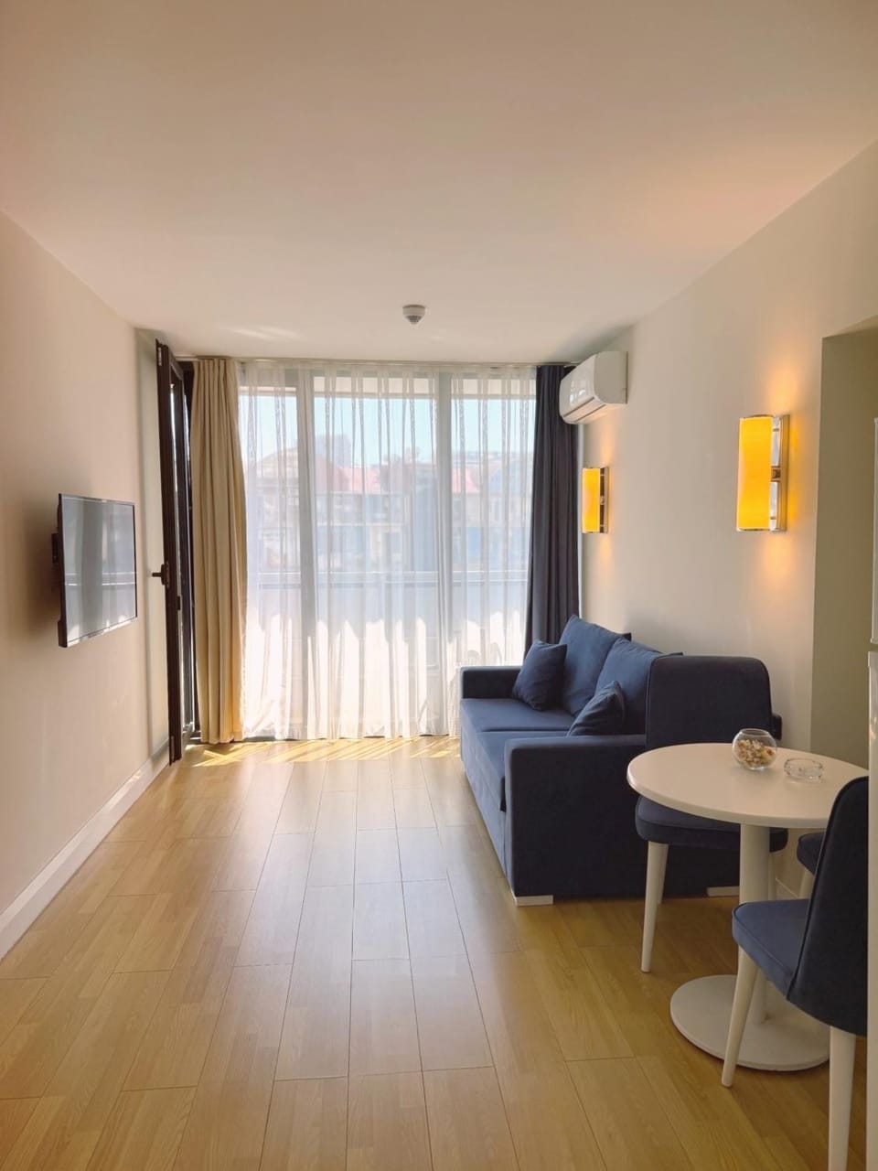 TV and multimedia, Living room, Seating area, furniture