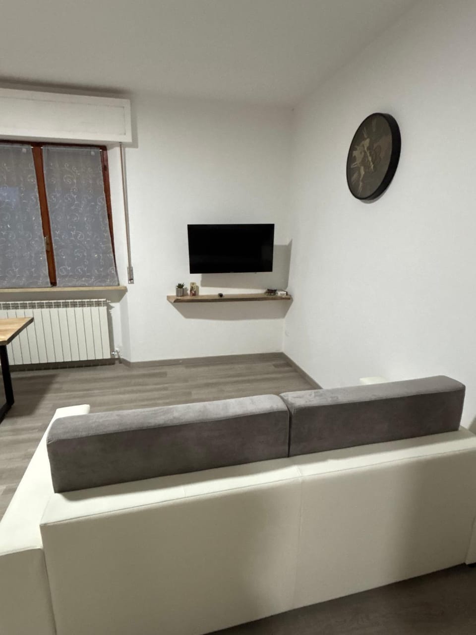 Communal lounge/ TV room, TV and multimedia, Living room, Seating area, Evening entertainment