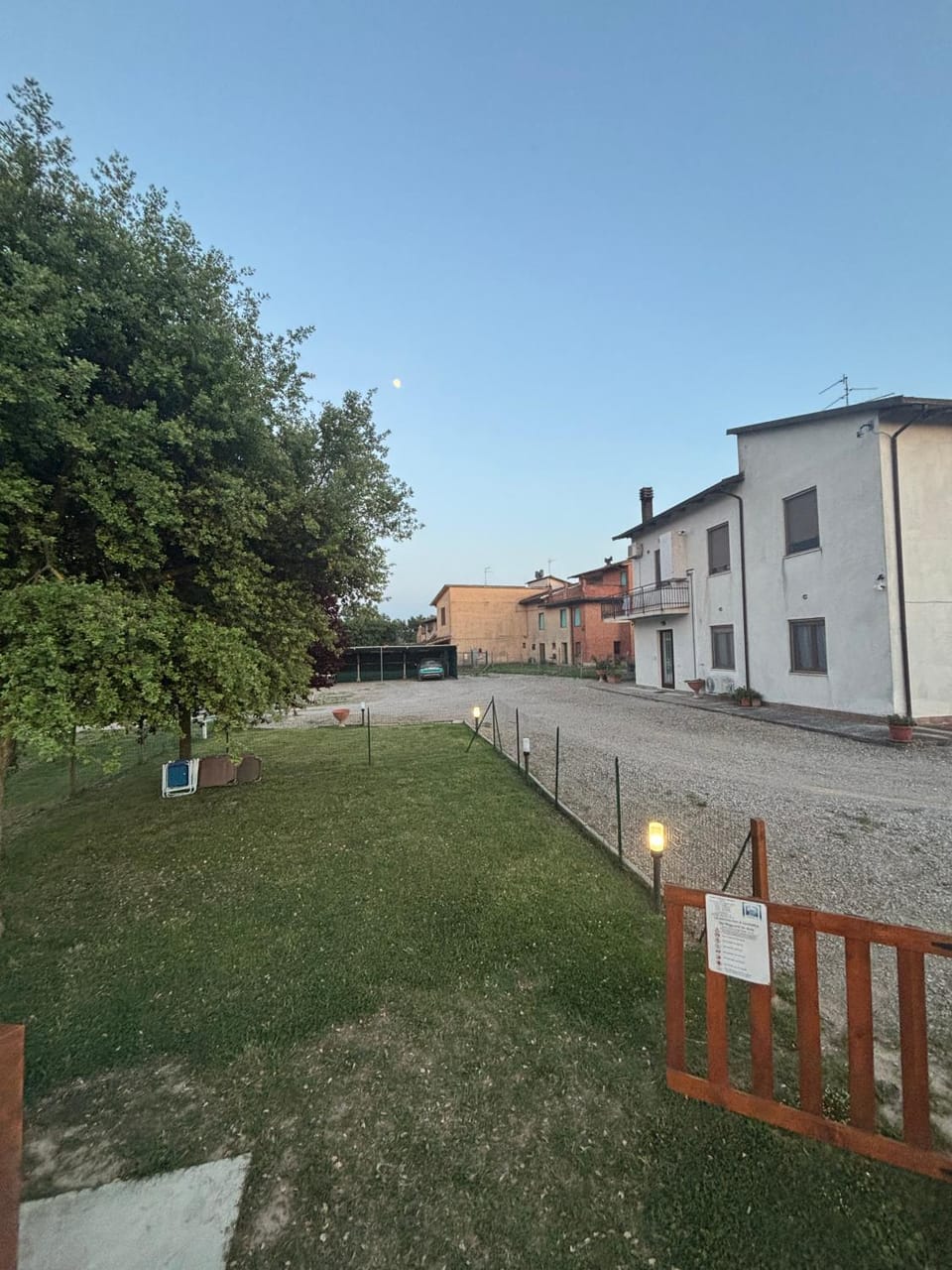 Property building, Facade/entrance, Garden, Garden, Garden view, Garden view, Parking