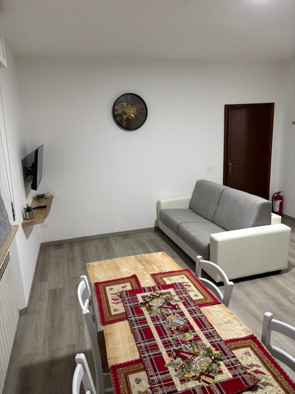 TV and multimedia, Living room, Dining area