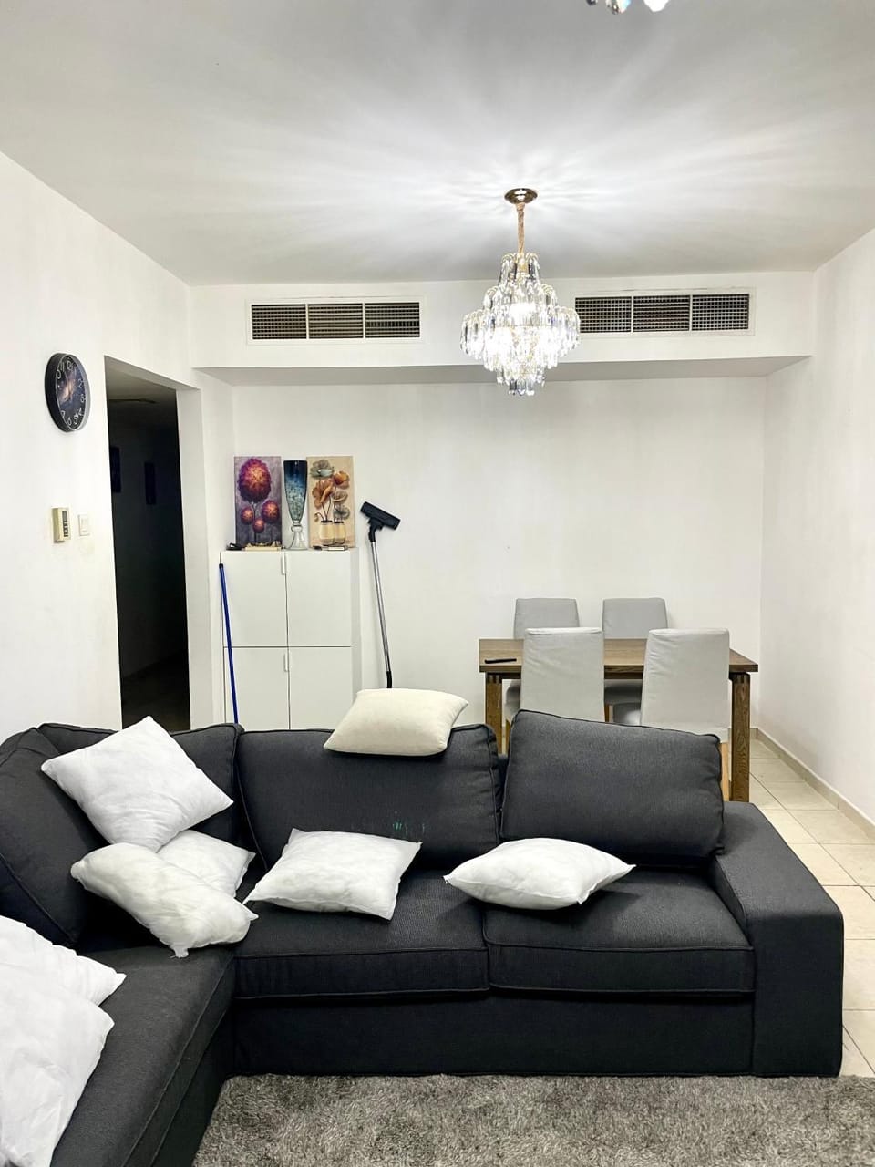 Comfortable Apartment Bedroom And Spacious Living Room Family and Couple Apartment in Al Sharjah