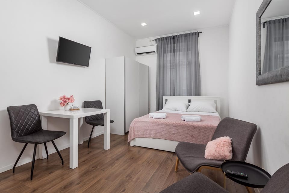 Bed, TV and multimedia