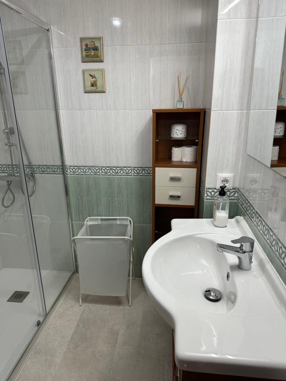 Shower, Bathroom, towels