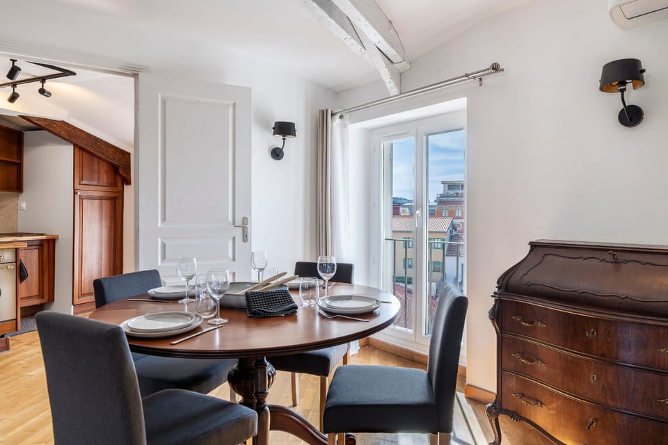 Charming peaceful haven in the Golden Square, air-conditioned Apartment in Nice