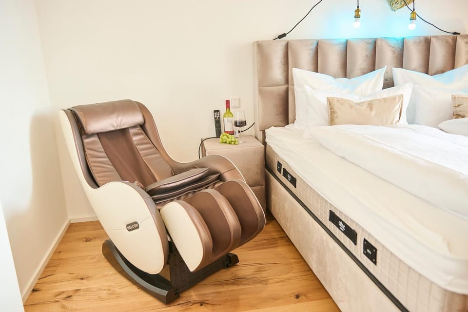 Bed, Massage, Massage, Photo of the whole room, Bedroom, Mountain view, Mountain view