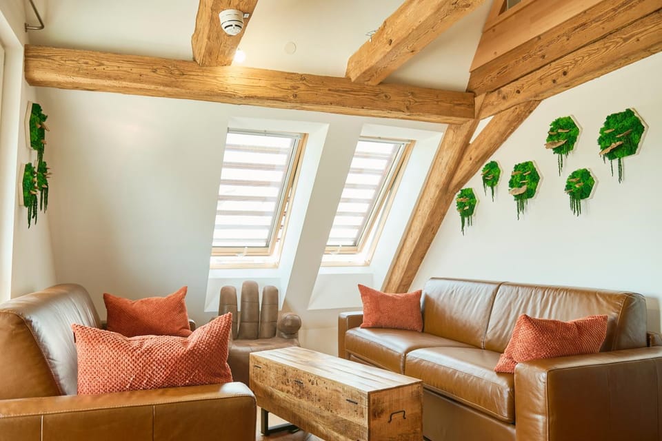 Living room, Decorative detail, Seating area