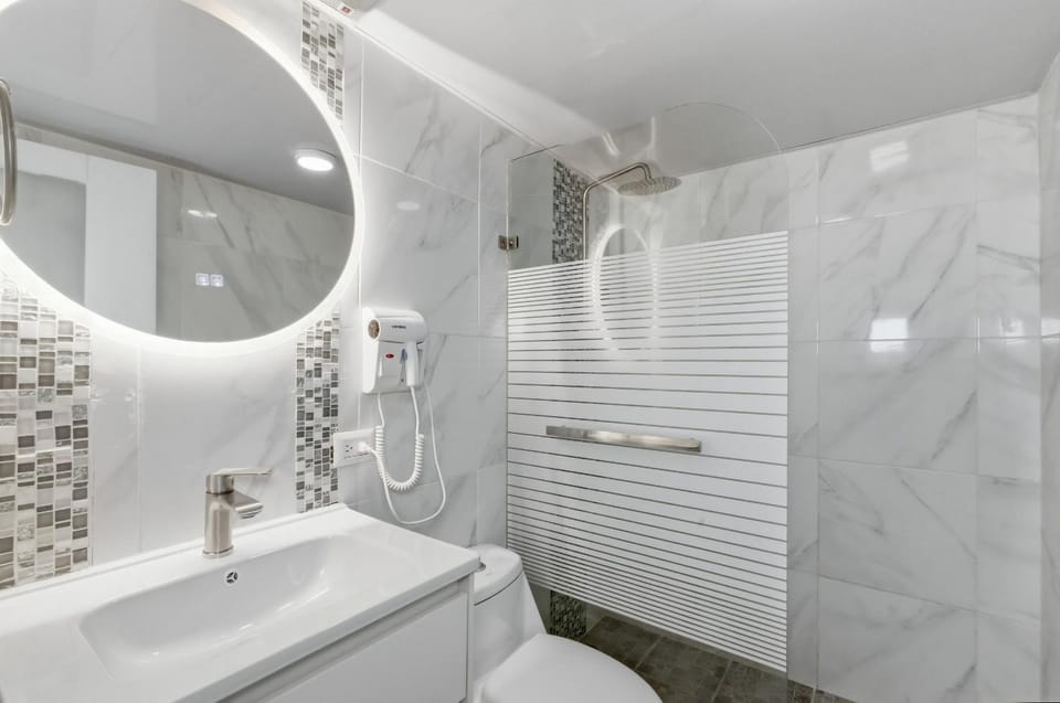 Toilet, Decorative detail