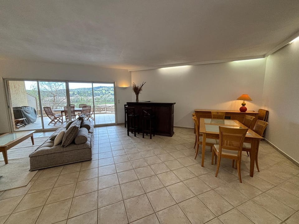 Lounge or bar, Dining area