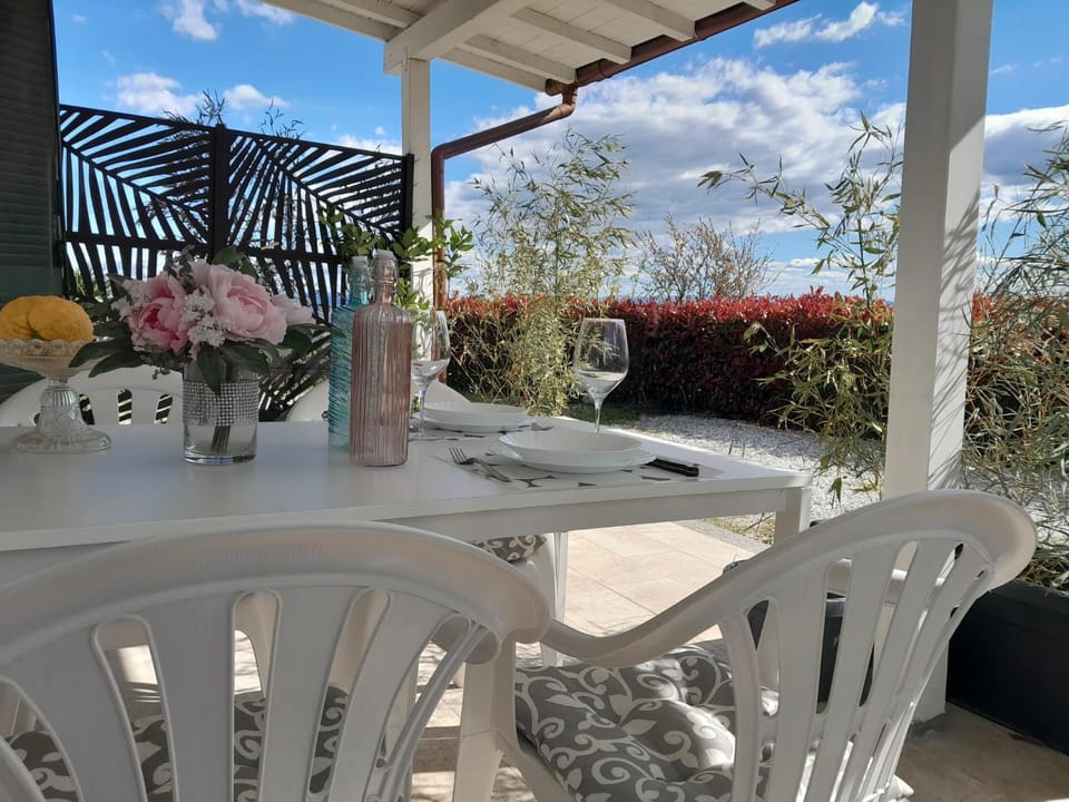 View (from property/room), Dining area, Garden view, Internal: Not applicable to any particular room