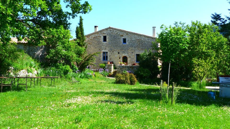 Chambre d'hôte dans ferme provençale Bed and Breakfast in Provence-Alpes-Côte d'Azur