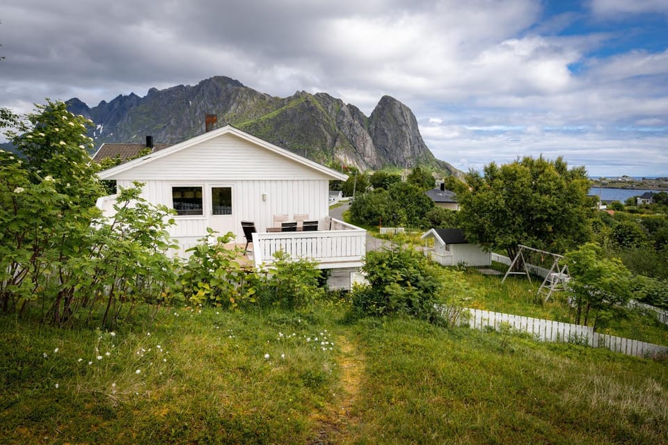 Property building, Garden, Garden view, Mountain view