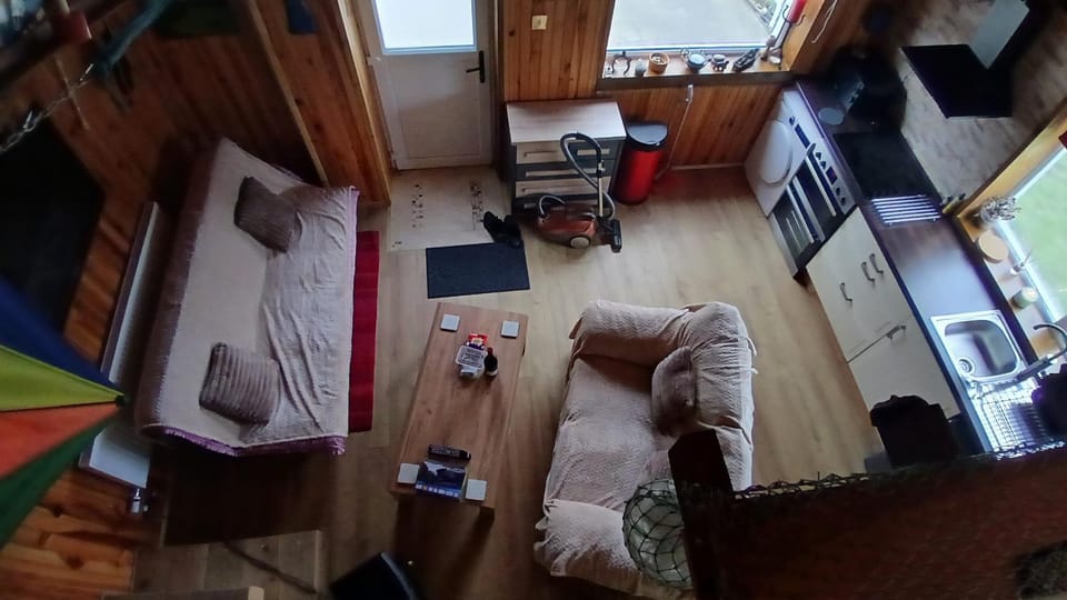 Property building, TV and multimedia, Living room, Seating area