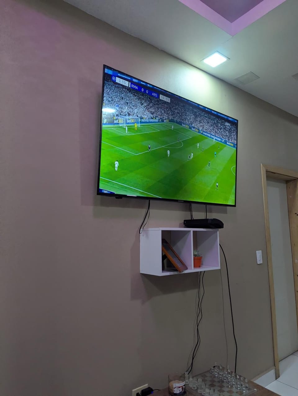 TV and multimedia, Living room, Evening entertainment