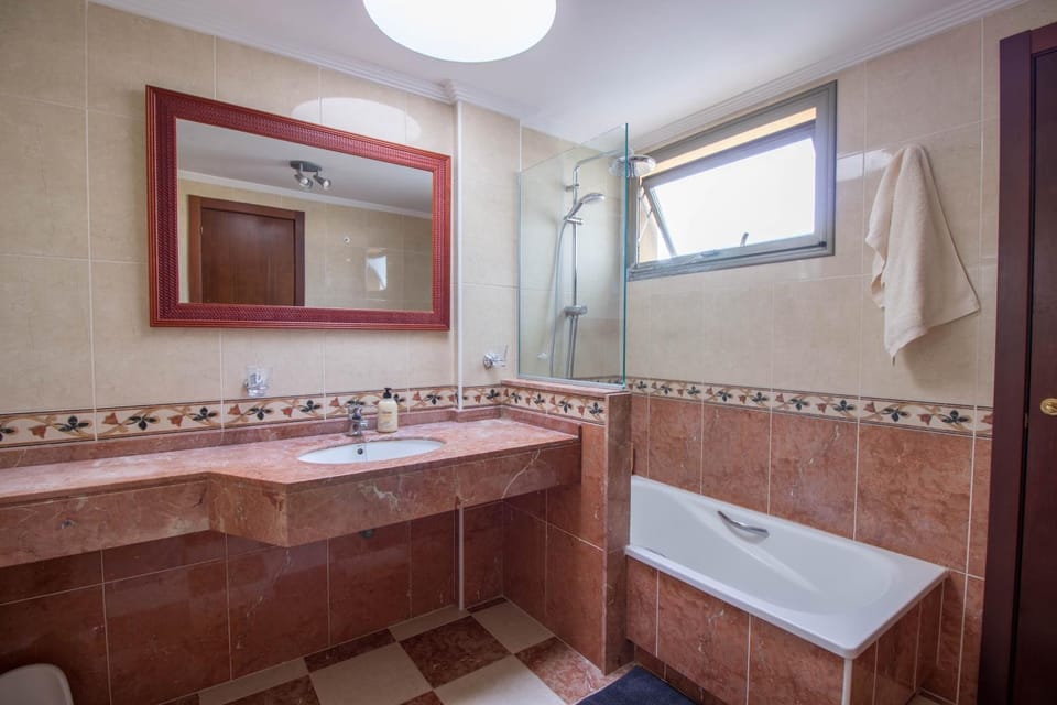 Shower, Bathroom, towels