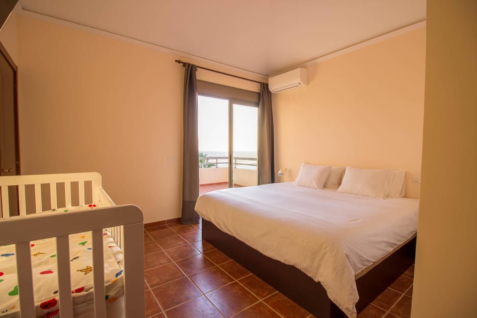 Bed, Photo of the whole room, Bedroom, cot