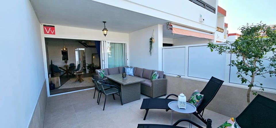 Patio, Day, Balcony/Terrace