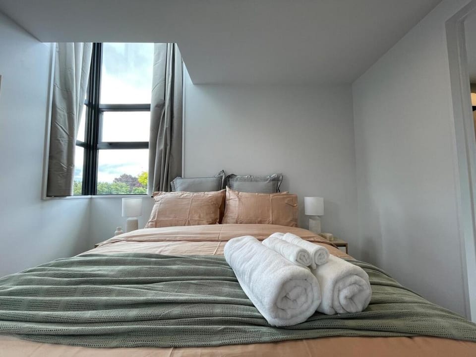 Luxury 2Bed2Bath Standalone Home With Parking House in Christchurch