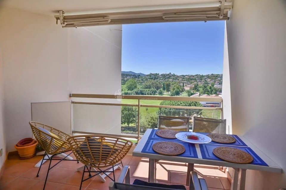 Natural landscape, View (from property/room), Balcony/Terrace
