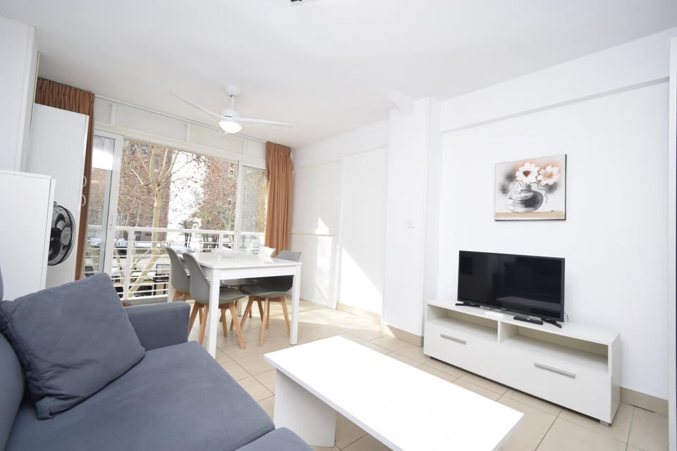 Communal lounge/ TV room, Living room