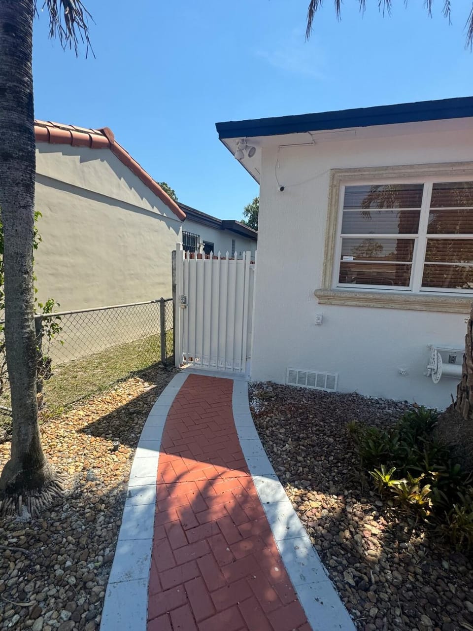 Property building, Facade/entrance, Day