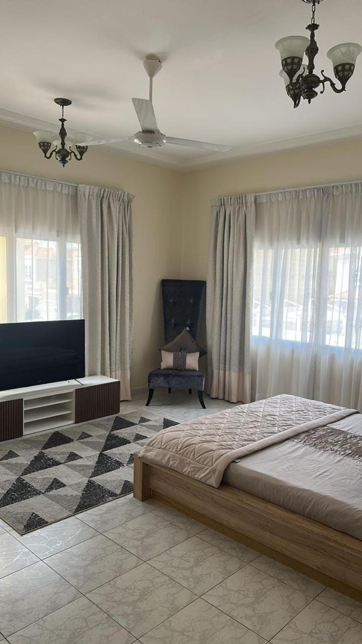 Bed, TV and multimedia, Bedroom, wardrobe