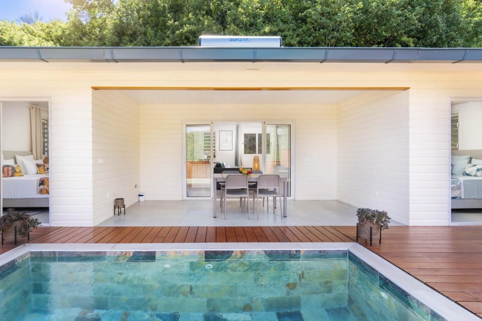 Patio, Dining area, Swimming pool