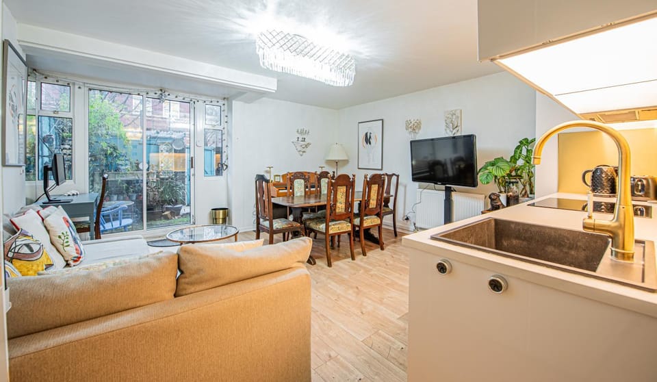 Lovely 3 bed house with Garden Apartment in City of Westminster