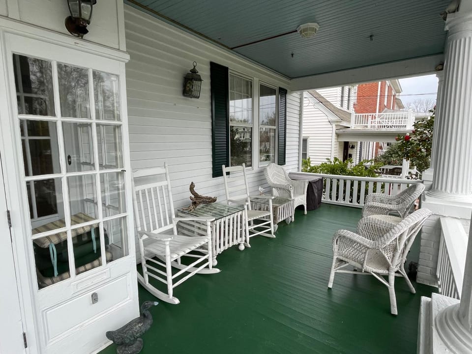 Moontide - Impecable Historic Home in Downtown Cape Charles! House in Cape Charles