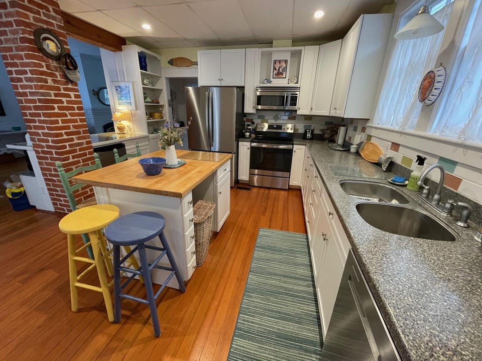 Moontide - Impecable Historic Home in Downtown Cape Charles! House in Cape Charles