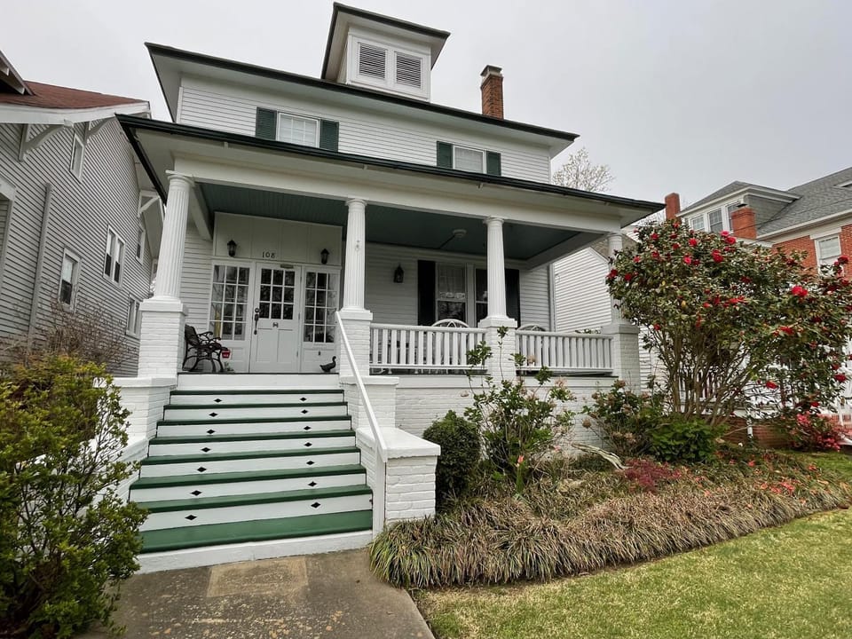 Moontide - Impecable Historic Home in Downtown Cape Charles! House in Cape Charles