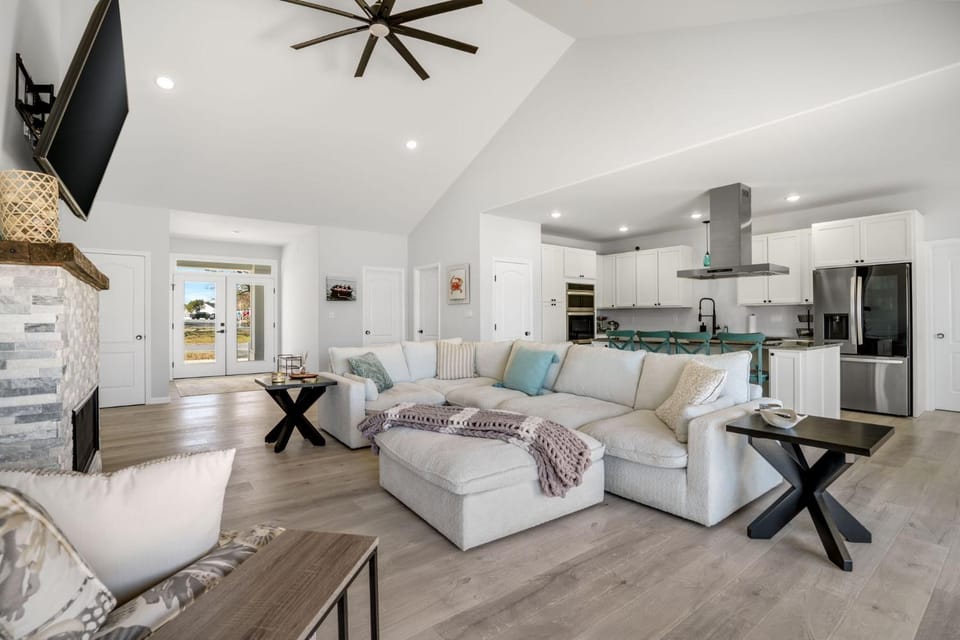Mulligan Home - Waterfront, boat dock & community pools! House in Greenbackville