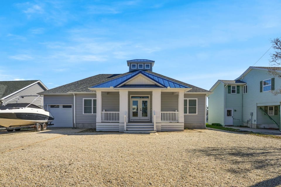Mulligan Home - Waterfront, boat dock & community pools! House in Greenbackville