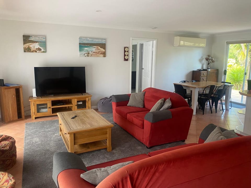 6 Wrights Close, Mallacoota House in Mallacoota