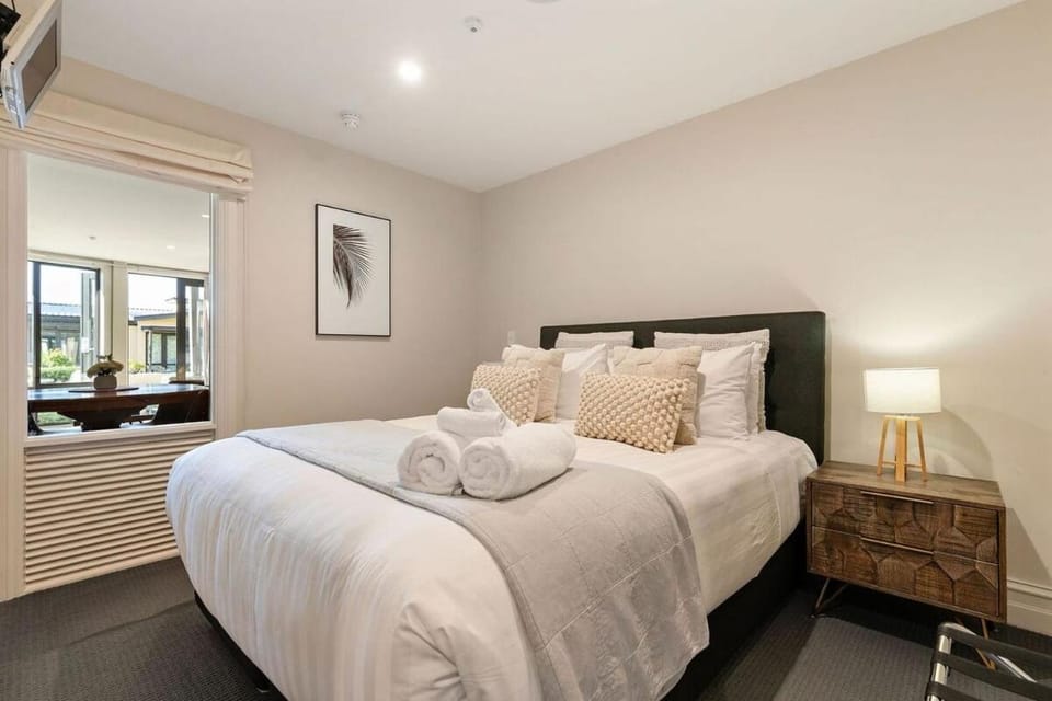 Central Queenstown Garden apt just steps to town Apartment in Queenstown