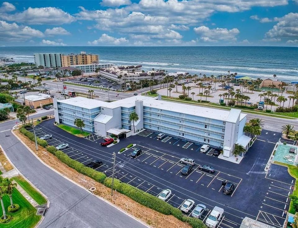 Property building, Neighbourhood, Natural landscape, Bird's eye view, Sea view