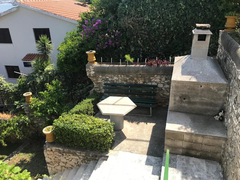 Location, children, Family