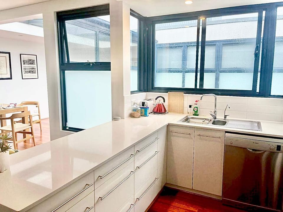 Kitchen or kitchenette, dishwasher