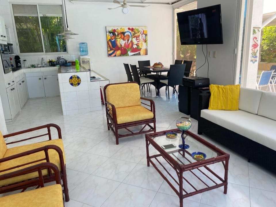 HERMOSA VILLA FAMILIAR CONDOMINIO CAMPESTRE EL PEÑON Piscina Privada Campo de Golf Villa in Girardot