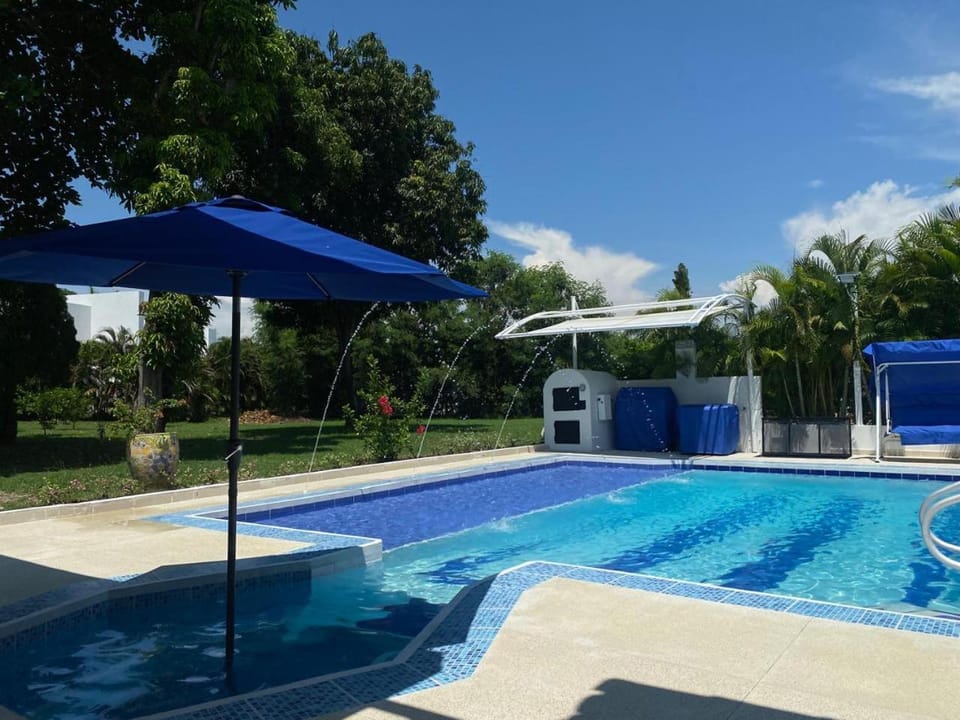 HERMOSA VILLA FAMILIAR CONDOMINIO CAMPESTRE EL PEÑON Piscina Privada Campo de Golf Villa in Girardot