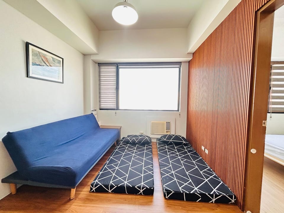 Ace Suites Residence next to the Water Spa - Budget Family Room Apartment in Mandaluyong