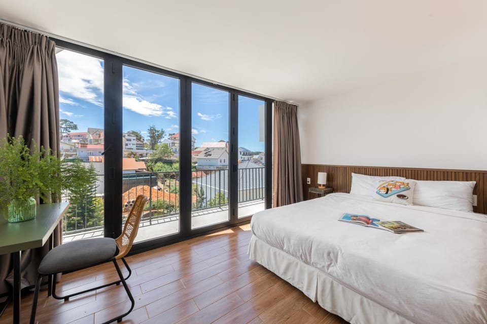View (from property/room), Balcony/Terrace, Bedroom