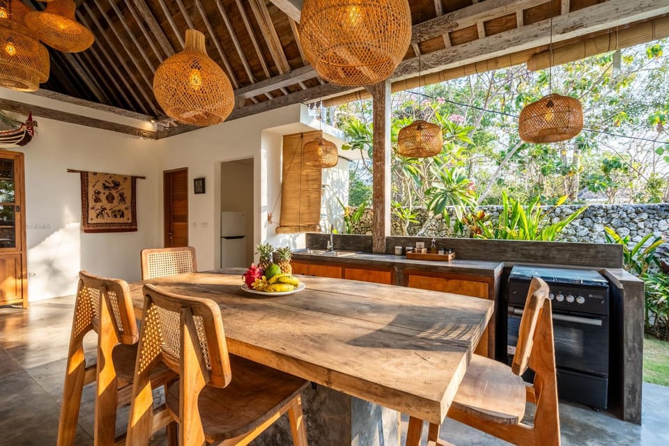 Kitchen or kitchenette, Seating area, Dining area