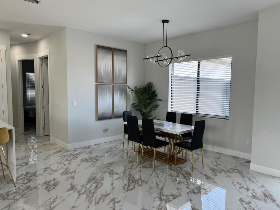Luxury Corner House in South Gulf Cove