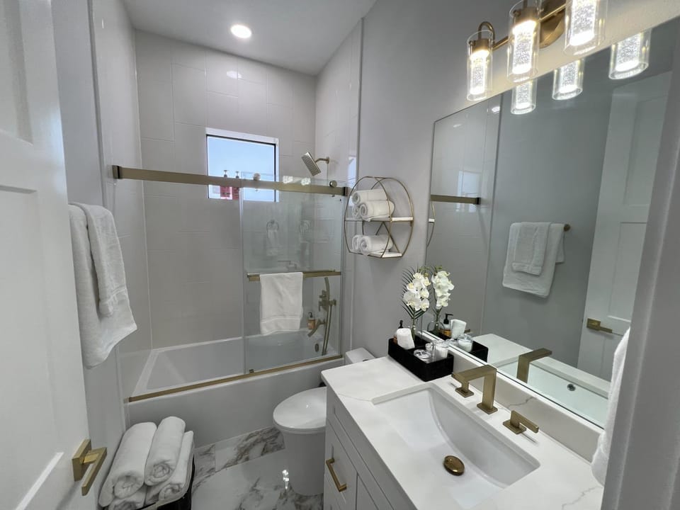 Luxury Corner House in South Gulf Cove