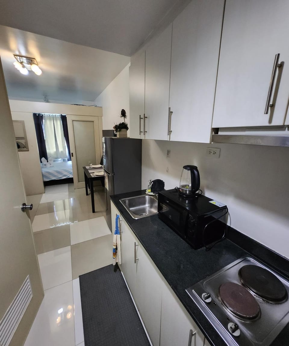 Coffee/tea facilities, Kitchen or kitchenette, dishwasher, minibar, stove