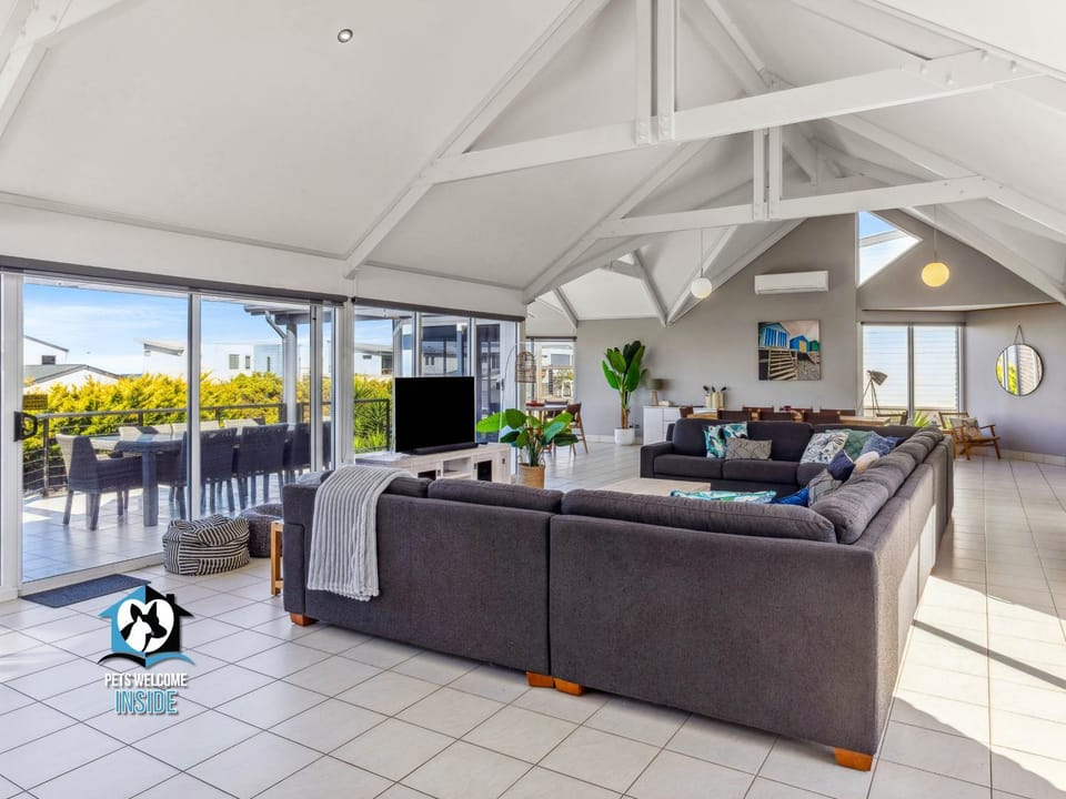 TV and multimedia, Balcony/Terrace, Decorative detail, Decorative detail, Family