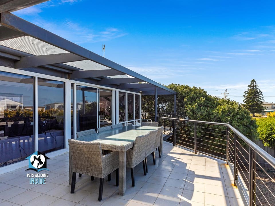 View (from property/room), Balcony/Terrace, Balcony/Terrace, Dining area, Sunrise, Sunset