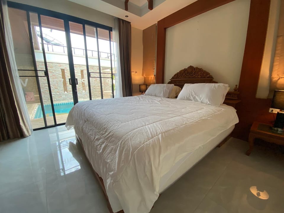 Photo of the whole room, Bedroom