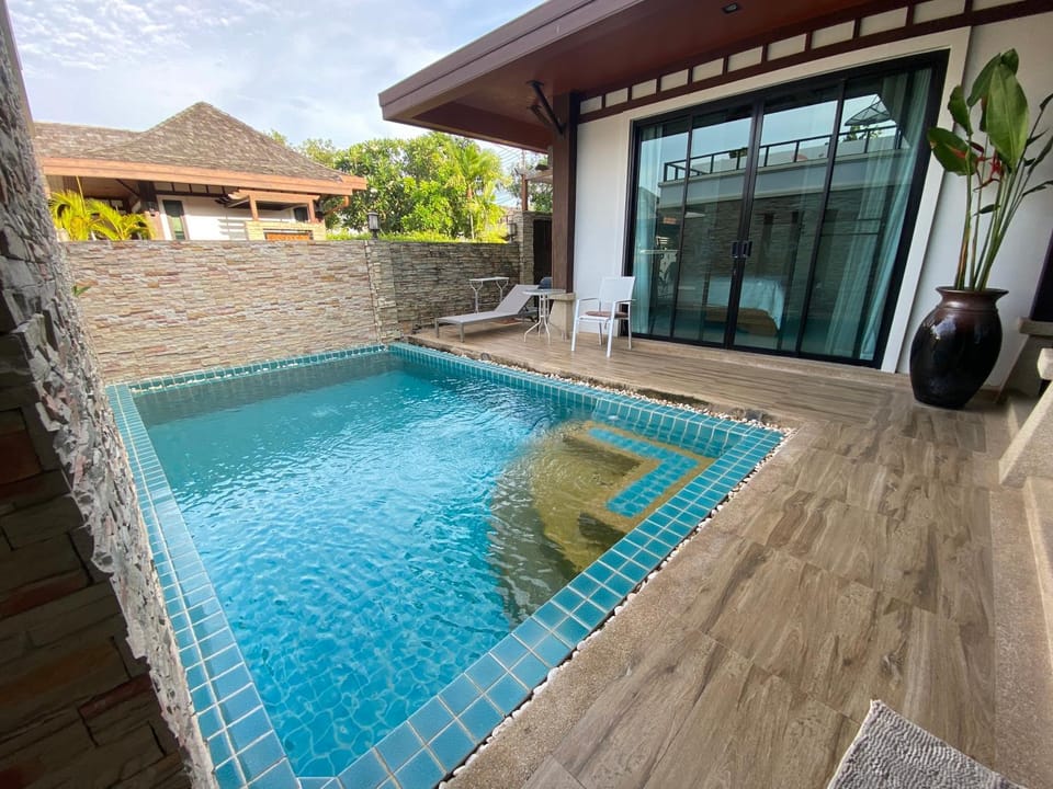 Pool view, Swimming pool, sunbed